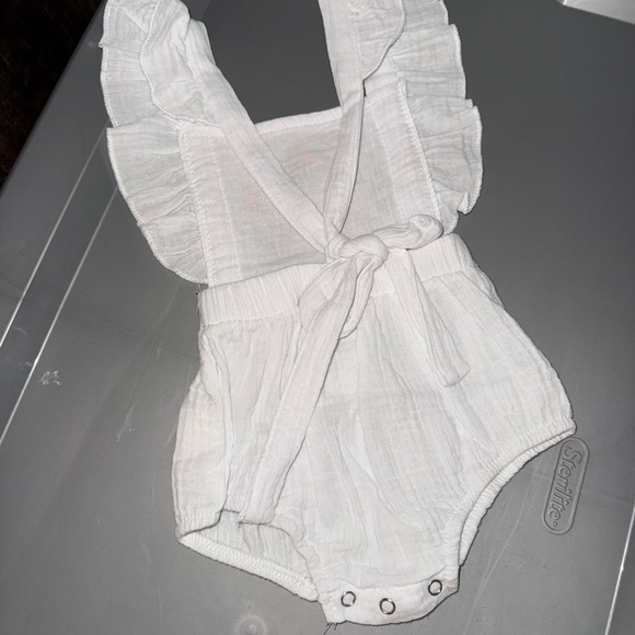 Boutique- White Ruffled Baby Romper with Floral Embroidery NWOT - Picture 2 of 3